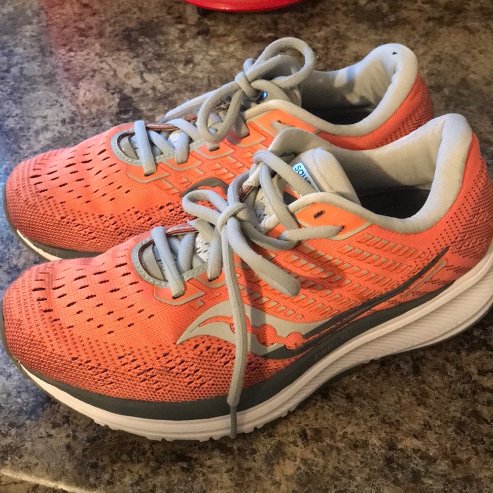 Saucony running shoes size 7used but in good shape
